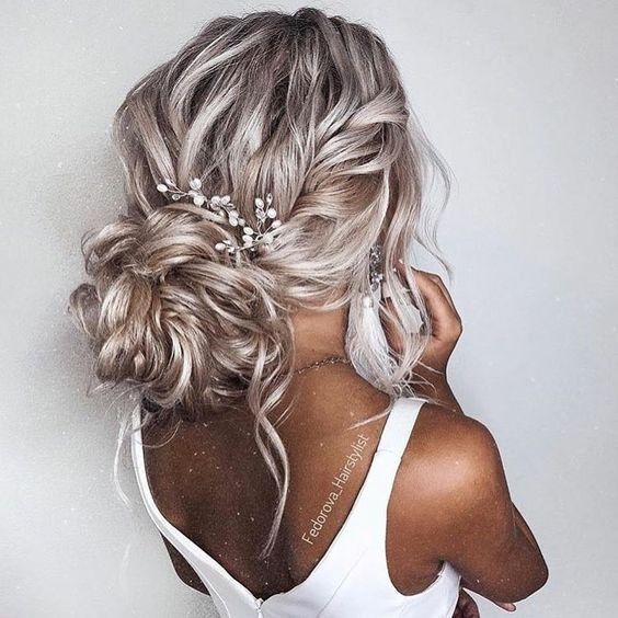 Peinados para las novias de pelo largo 15