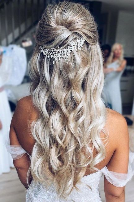 Peinados para las novias de pelo largo 17
