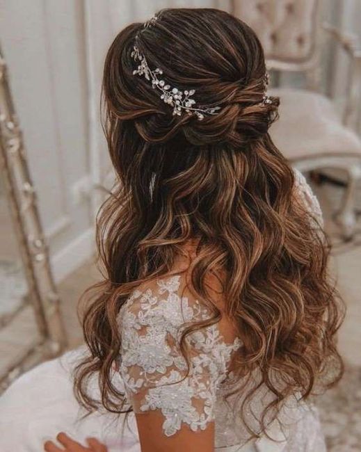 Peinados para las novias de pelo largo 19