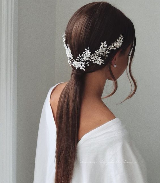 Peinados para las novias de pelo largo 24