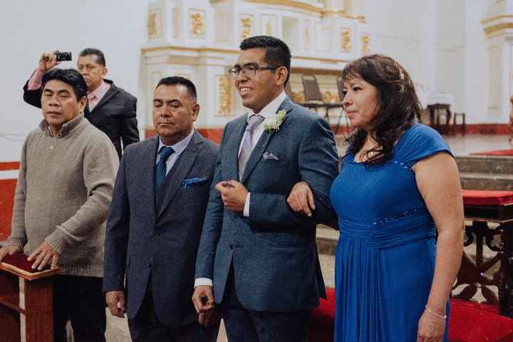 esperando en el altar
