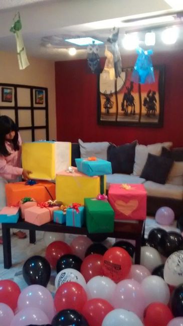 Mesa de regalos para las invitadas