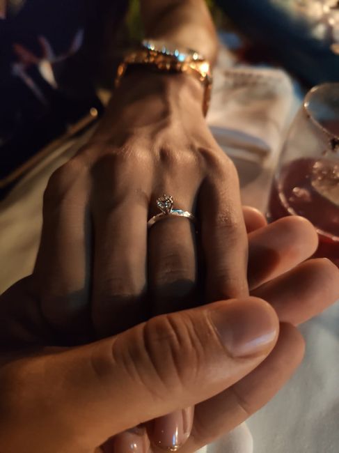 📸 Publica una foto mostrando su anillo de compromiso o alianza de boda - 1