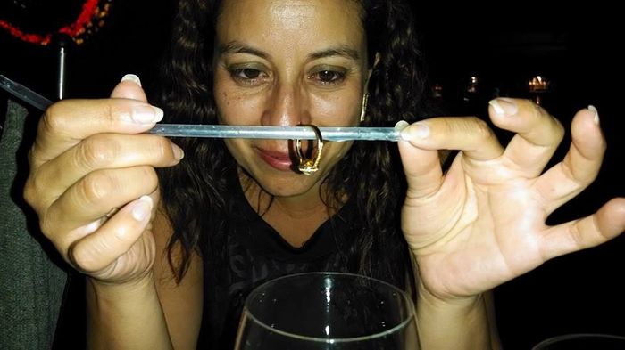 El anillo en la copa