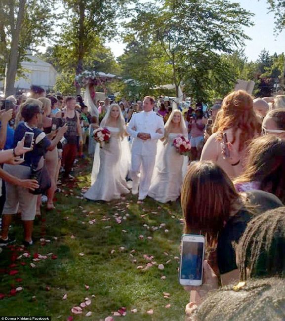 Hermanas gemelas se casan con hermanos gemelos!!! 9