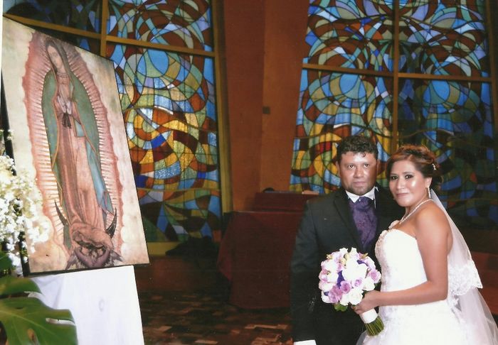 Dejandole el ramo a la Virgen