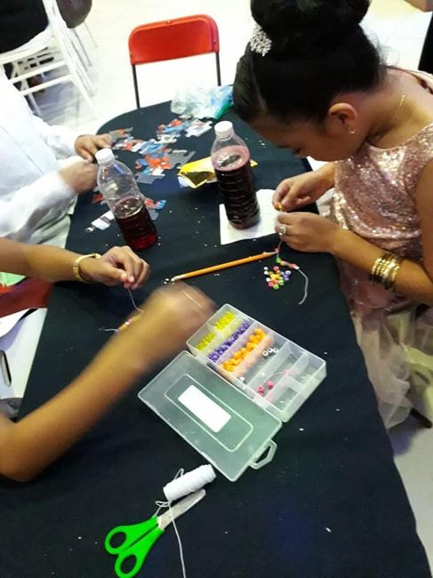 Cómo entretener a los niños de los invitados 4