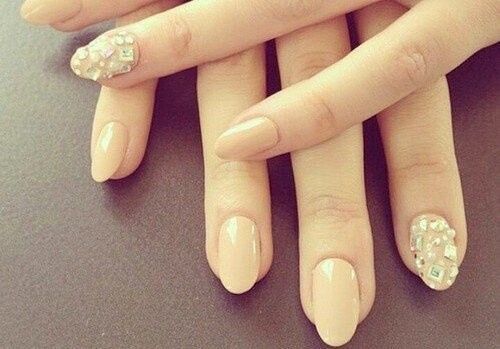 Uñas tono nude 20