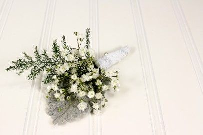 boutonniere baby's breath 18