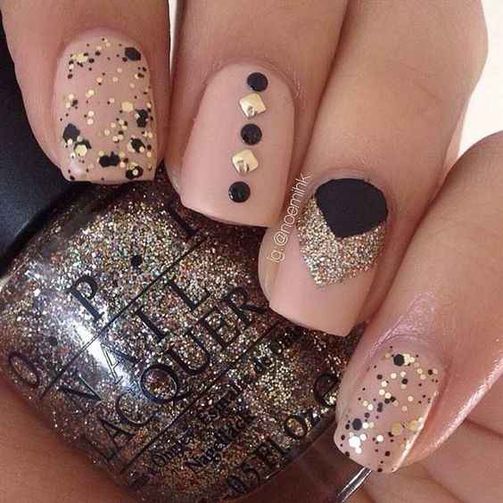 Uñas tono nude 6
