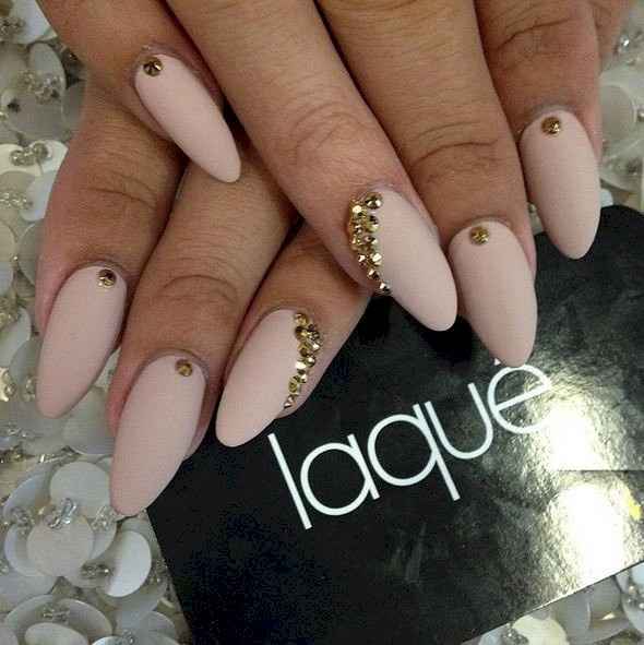 Uñas tono nude 31