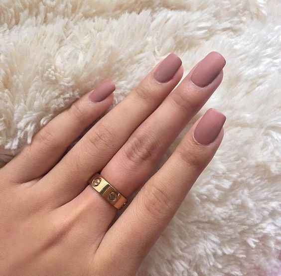 Uñas tono nude 37