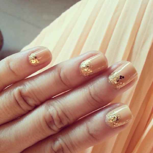 Uñas tono nude 41