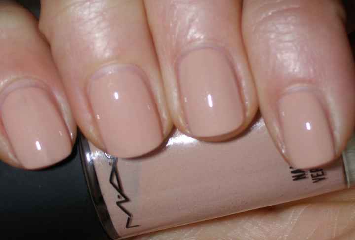 Uñas tono nude 55