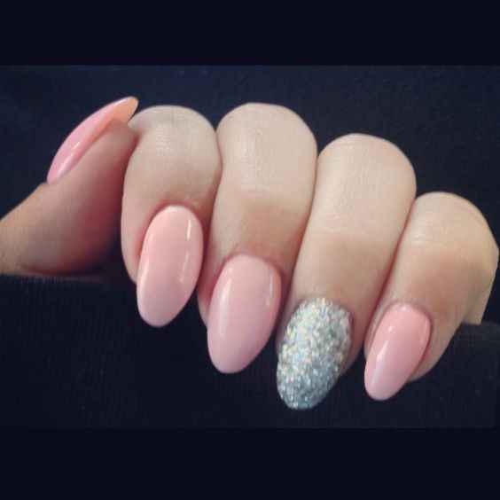 Uñas tono nude 60