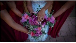 📸 Publica una foto mostrando su anillo de compromiso o alianza de boda 28
