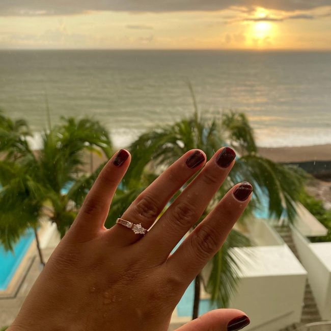 📸 Publica una foto mostrando su anillo de compromiso o alianza de boda - 1