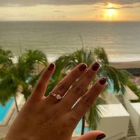📸 Publica una foto mostrando su anillo de compromiso o alianza de boda - 1
