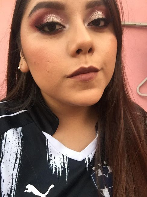 Aquí les dejo una fotito del maquillaje que me hizo (NO ES PARA NOVIA)