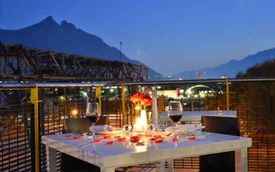 Sabe lo mucho que amo las cenas en terraza la foto es de google pero exactamente estaba igualita!