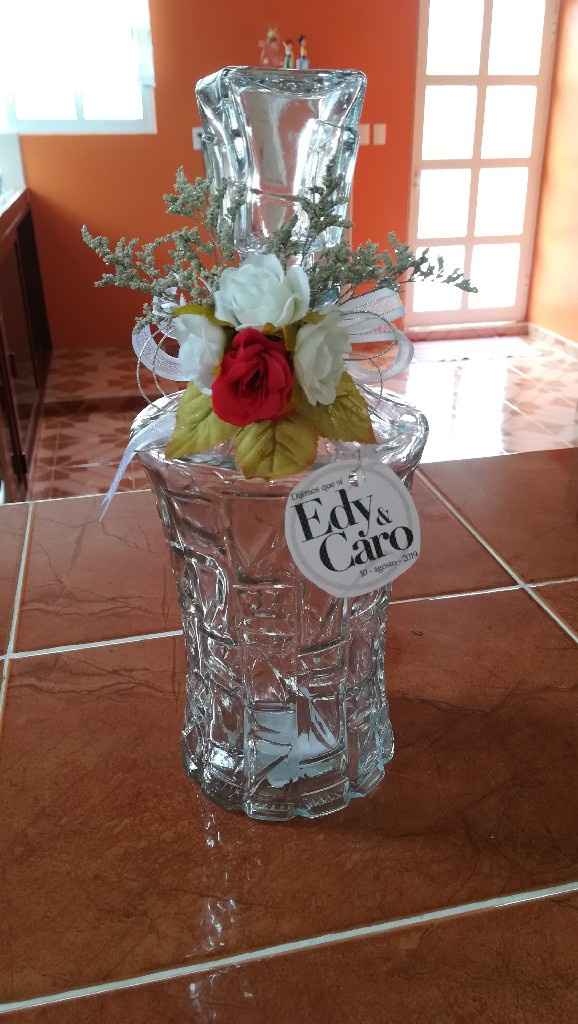 Zapatillas como recuerdos 👠 y botella 🍾🍾 - 3