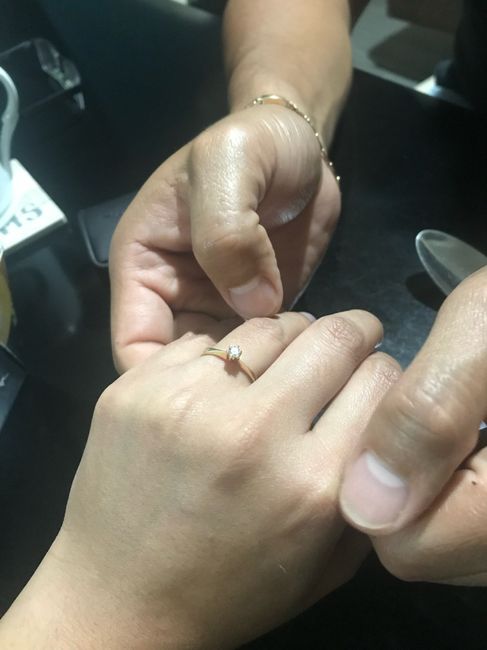 Post para enseñar tu hermoso anillo de compromiso jijiji 💍 15