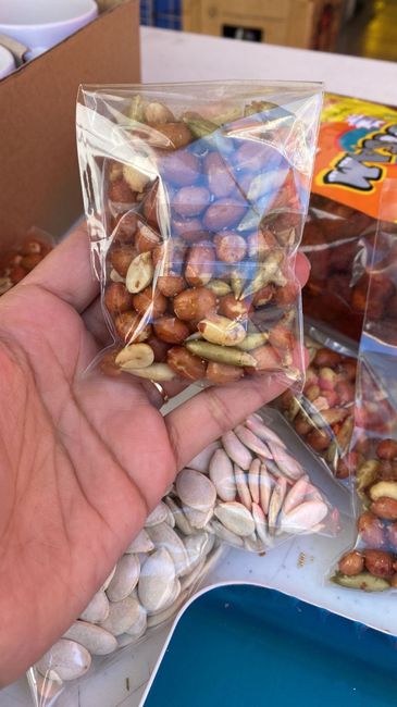 Mesa de dulces, barra de botanas o cajitas con dulcen en la mesa !! 3