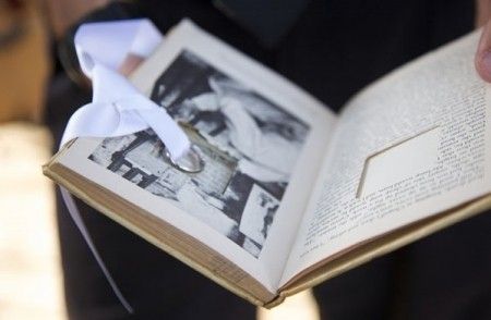 DIY: Porta Alianzas de Libro