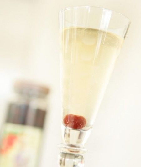12 recetas de cocteles con champán para el brindis de la boda