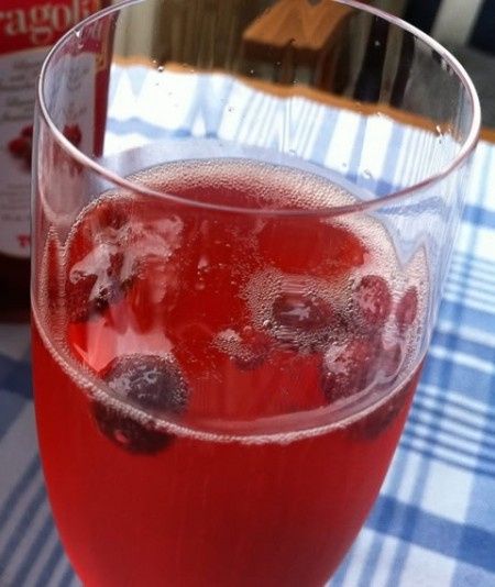 12 recetas de cocteles con champán para el brindis de la boda