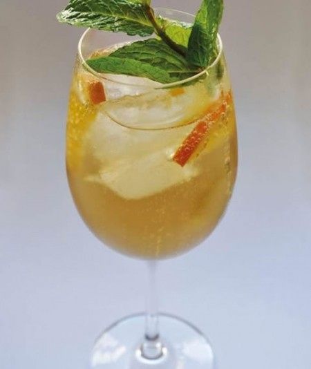 12 recetas de cocteles con champán para el brindis de la boda