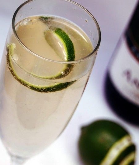 12 recetas de cocteles con champán para el brindis de la boda