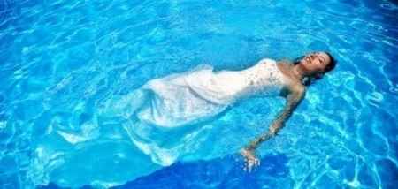 Fotografía de boda rock the frock o trash the dress