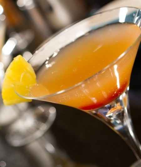 12 recetas de cocteles con champán para el brindis de la boda