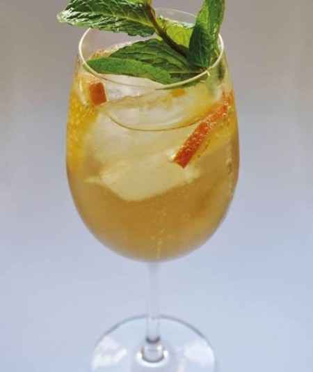 12 recetas de cocteles con champán para el brindis de la boda
