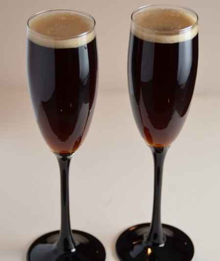 12 recetas de cocteles con champán para el brindis de la boda