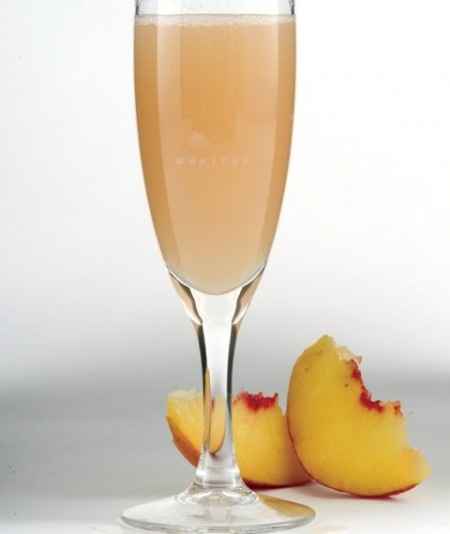 12 recetas de cocteles con champán para el brindis de la boda