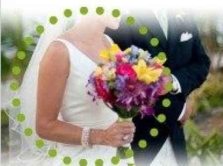 ¿Cuál es la forma correcta de llevar el ramo de novia?