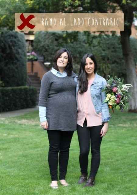 ¿Cuál es la forma correcta de llevar el ramo de novia?