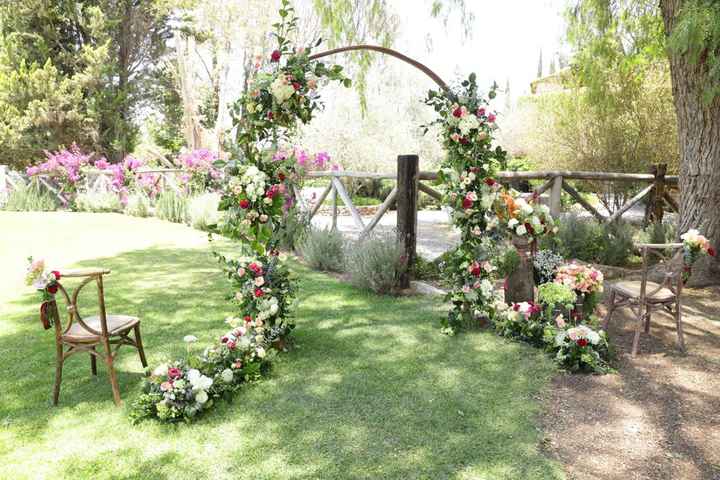 Ceremonia religiosa en jardín