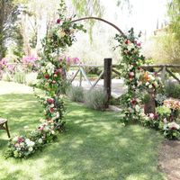 Ceremonia religiosa en jardín