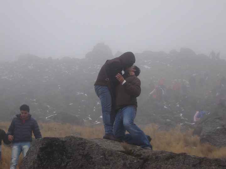 Tienen fotos de cuando les dieron el anillo de compromiso? - 1