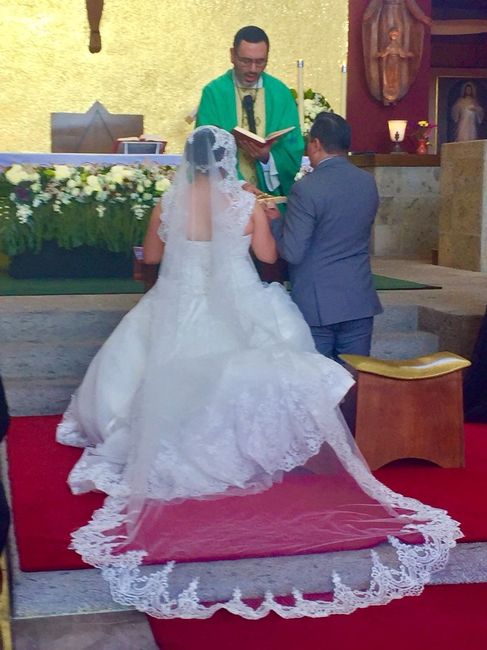Recibiendo la bendición nupcial...