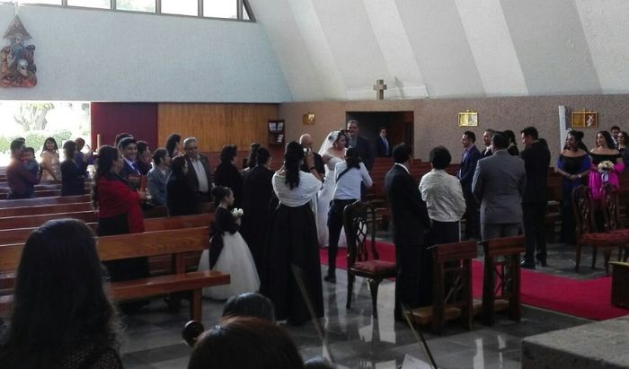 Entrando a la Iglesia...