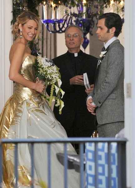 El ‘vestido definitivo’ de Serena van der Woodsen, por su parte: una creación en marfil con cuerpo d