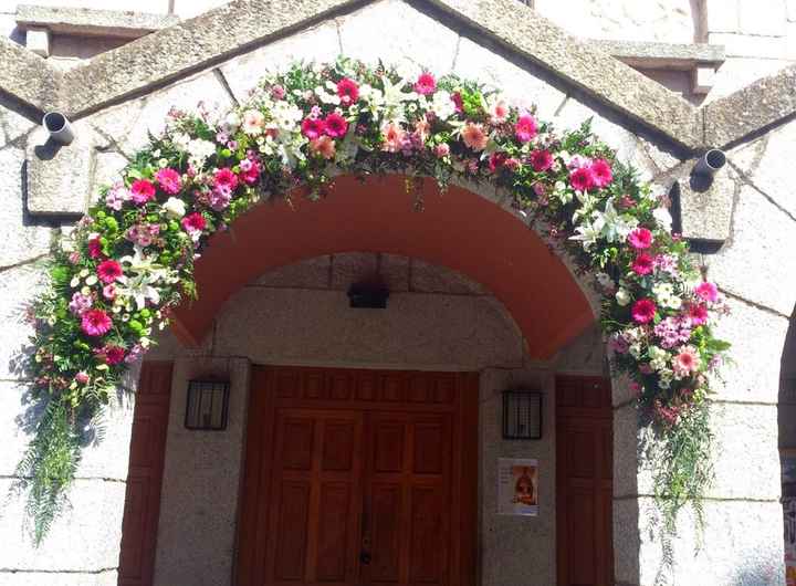 Color de arreglo floral en la iglesia - 3