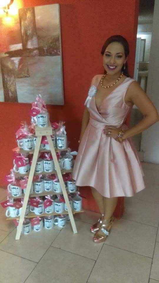 Tazas de recuerditos. 