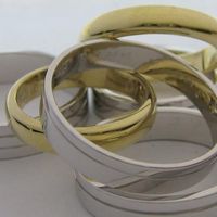 anillos dorado o plateado