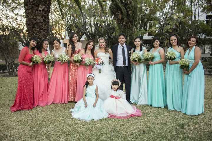 Mis damas con su vestido - 1