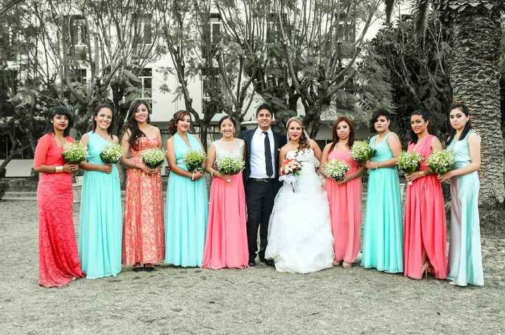 Las damas y el color de sus vestidos - 1